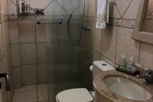 Casa em Condomínio à venda com 304m², 4 dormitórios, 1 suíte, 3 vagas, no bairro Vila Nova em Porto Alegre