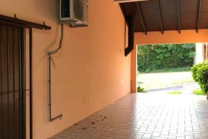 Casa em Condomínio à venda com 304m², 4 dormitórios, 1 suíte, 3 vagas, no bairro Vila Nova em Porto Alegre