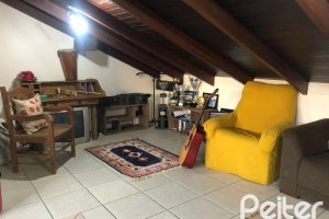 Casa em Condomínio à venda com 304m², 4 dormitórios, 1 suíte, 3 vagas, no bairro Vila Nova em Porto Alegre