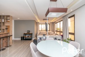 Apartamento à venda com 90m², 3 dormitórios, 1 suíte, 2 vagas, no bairro Tristeza em Porto Alegre