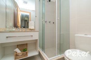 Apartamento à venda com 90m², 3 dormitórios, 1 suíte, 2 vagas, no bairro Tristeza em Porto Alegre