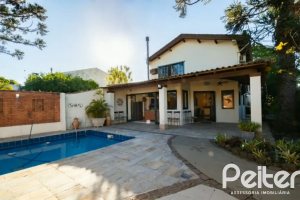 Casa à venda com 280m², 3 dormitórios, 1 suíte, 2 vagas, no bairro Jardim Isabel em Porto Alegre