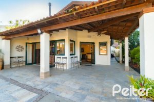 Casa à venda com 280m², 3 dormitórios, 1 suíte, 2 vagas, no bairro Jardim Isabel em Porto Alegre