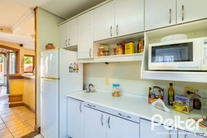 Casa à venda com 280m², 3 dormitórios, 1 suíte, 2 vagas, no bairro Jardim Isabel em Porto Alegre