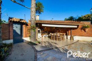 Casa à venda com 280m², 3 dormitórios, 1 suíte, 2 vagas, no bairro Jardim Isabel em Porto Alegre