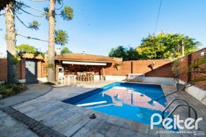 Casa à venda com 280m², 3 dormitórios, 1 suíte, 2 vagas, no bairro Jardim Isabel em Porto Alegre