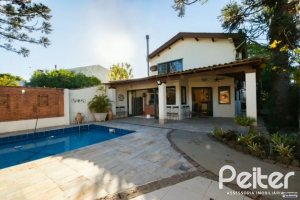 Casa à venda com 280m², 3 dormitórios, 1 suíte, 2 vagas, no bairro Jardim Isabel em Porto Alegre