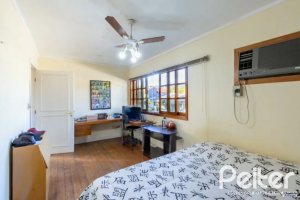 Casa à venda com 280m², 3 dormitórios, 1 suíte, 2 vagas, no bairro Jardim Isabel em Porto Alegre