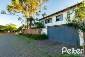 Casa à venda com 280m², 3 dormitórios, 1 suíte, 2 vagas, no bairro Jardim Isabel em Porto Alegre