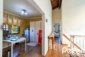 Casa à venda com 280m², 3 dormitórios, 1 suíte, 2 vagas, no bairro Jardim Isabel em Porto Alegre