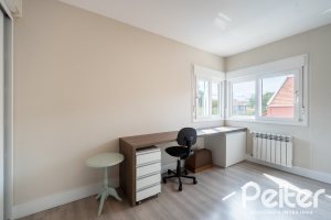 Casa em Condomínio à venda com 233m², 3 dormitórios, 3 suítes, 3 vagas, no bairro Vila Assunção em Porto Alegre