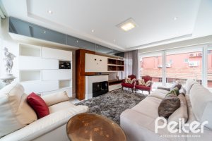 Casa em Condomínio à venda com 233m², 3 dormitórios, 3 suítes, 3 vagas, no bairro Vila Assunção em Porto Alegre