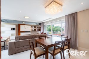 Casa em Condomínio à venda com 233m², 3 dormitórios, 3 suítes, 3 vagas, no bairro Vila Assunção em Porto Alegre