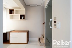 Casa em Condomínio à venda com 233m², 3 dormitórios, 3 suítes, 3 vagas, no bairro Vila Assunção em Porto Alegre