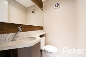 Casa em Condomínio à venda com 233m², 3 dormitórios, 3 suítes, 3 vagas, no bairro Vila Assunção em Porto Alegre