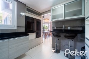 Casa em Condomínio à venda com 233m², 3 dormitórios, 3 suítes, 3 vagas, no bairro Vila Assunção em Porto Alegre