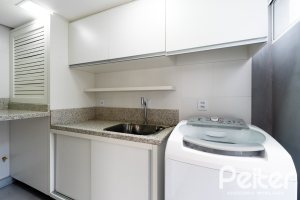 Casa em Condomínio à venda com 233m², 3 dormitórios, 3 suítes, 3 vagas, no bairro Vila Assunção em Porto Alegre