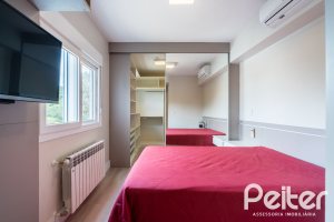 Casa em Condomínio à venda com 233m², 3 dormitórios, 3 suítes, 3 vagas, no bairro Vila Assunção em Porto Alegre