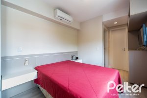 Casa em Condomínio à venda com 233m², 3 dormitórios, 3 suítes, 3 vagas, no bairro Vila Assunção em Porto Alegre