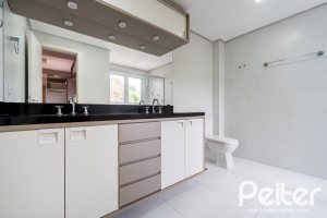 Casa em Condomínio à venda com 233m², 3 dormitórios, 3 suítes, 3 vagas, no bairro Vila Assunção em Porto Alegre