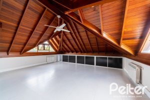 Casa em Condomínio à venda com 233m², 3 dormitórios, 3 suítes, 3 vagas, no bairro Vila Assunção em Porto Alegre