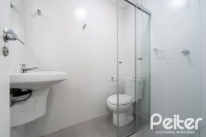 Casa em Condomínio à venda com 233m², 3 dormitórios, 3 suítes, 3 vagas, no bairro Vila Assunção em Porto Alegre