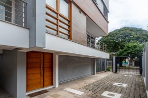 Casa em Condomínio à venda com 233m², 3 dormitórios, 3 suítes, 3 vagas, no bairro Vila Assunção em Porto Alegre