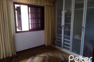 Casa à venda com 321m², 3 dormitórios, 1 suíte, 3 vagas, no bairro Espírito Santo em Porto Alegre