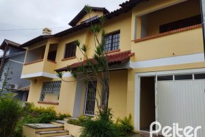 Casa à venda com 321m², 3 dormitórios, 1 suíte, 3 vagas, no bairro Espírito Santo em Porto Alegre