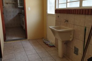 Casa à venda com 321m², 3 dormitórios, 1 suíte, 3 vagas, no bairro Espírito Santo em Porto Alegre