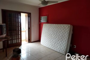 Casa à venda com 321m², 3 dormitórios, 1 suíte, 3 vagas, no bairro Espírito Santo em Porto Alegre