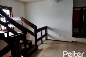 Casa à venda com 321m², 3 dormitórios, 1 suíte, 3 vagas, no bairro Espírito Santo em Porto Alegre