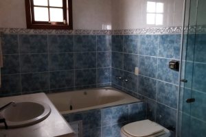 Casa à venda com 321m², 3 dormitórios, 1 suíte, 3 vagas, no bairro Espírito Santo em Porto Alegre