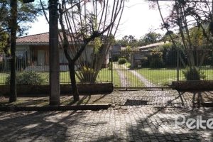 Casa à venda com 200m², 3 dormitórios, 1 suíte, 4 vagas, no bairro Jardim Isabel em Porto Alegre