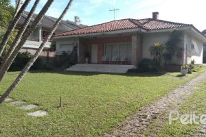 Casa à venda com 200m², 3 dormitórios, 1 suíte, 4 vagas, no bairro Jardim Isabel em Porto Alegre