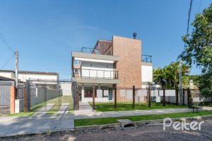 Casa em Condomínio à venda com 306m², 3 dormitórios, 3 suítes, 3 vagas, no bairro Vila Assunção em Porto Alegre