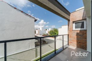 Casa em Condomínio à venda com 306m², 3 dormitórios, 3 suítes, 3 vagas, no bairro Vila Assunção em Porto Alegre
