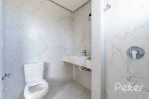 Casa em Condomínio à venda com 306m², 3 dormitórios, 3 suítes, 3 vagas, no bairro Vila Assunção em Porto Alegre