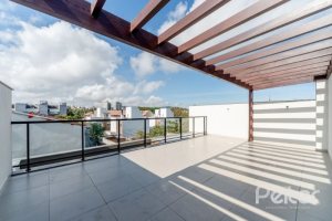 Casa em Condomínio à venda com 306m², 3 dormitórios, 3 suítes, 3 vagas, no bairro Vila Assunção em Porto Alegre