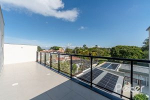 Casa em Condomínio à venda com 306m², 3 dormitórios, 3 suítes, 3 vagas, no bairro Vila Assunção em Porto Alegre