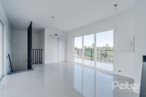 Casa em Condomínio à venda com 306m², 3 dormitórios, 3 suítes, 3 vagas, no bairro Vila Assunção em Porto Alegre