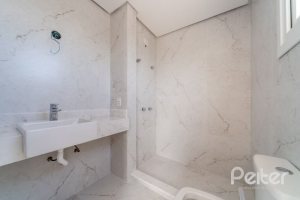 Casa em Condomínio à venda com 306m², 3 dormitórios, 3 suítes, 3 vagas, no bairro Vila Assunção em Porto Alegre