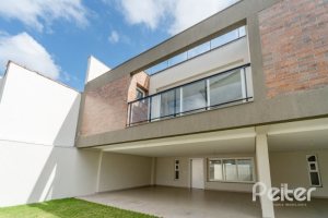 Casa em Condomínio à venda com 306m², 3 dormitórios, 3 suítes, 3 vagas, no bairro Vila Assunção em Porto Alegre