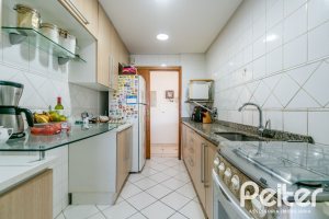 Apartamento à venda com 100m², 3 dormitórios, 1 suíte, 2 vagas, no bairro Tristeza em PORTO ALEGRE
