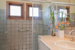 Cobertura à venda com 157m², 2 dormitórios, 1 suíte, 2 vagas, no bairro Tristeza em Porto Alegre