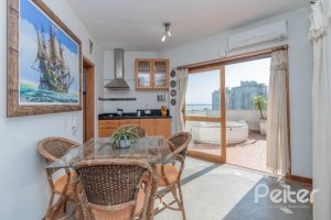 Cobertura à venda com 157m², 2 dormitórios, 1 suíte, 2 vagas, no bairro Tristeza em Porto Alegre