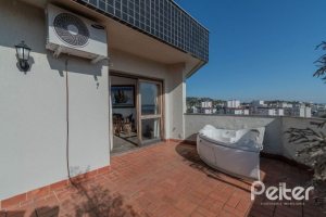 Cobertura à venda com 157m², 2 dormitórios, 1 suíte, 2 vagas, no bairro Tristeza em Porto Alegre