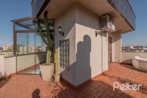 Cobertura à venda com 157m², 2 dormitórios, 1 suíte, 2 vagas, no bairro Tristeza em Porto Alegre