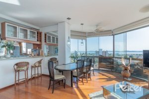 Cobertura à venda com 157m², 2 dormitórios, 1 suíte, 2 vagas, no bairro Tristeza em Porto Alegre