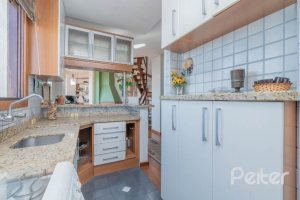 Cobertura à venda com 157m², 2 dormitórios, 1 suíte, 2 vagas, no bairro Tristeza em Porto Alegre